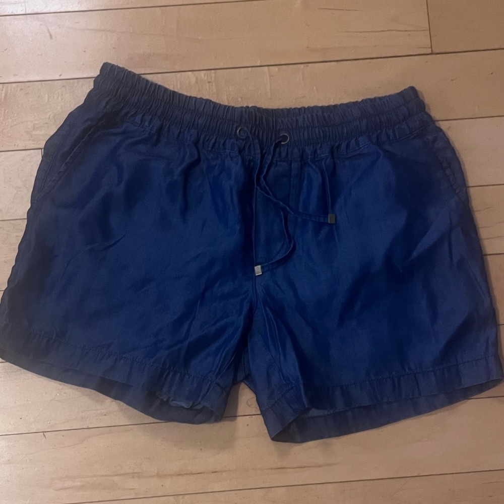 Elastic waistband shorts